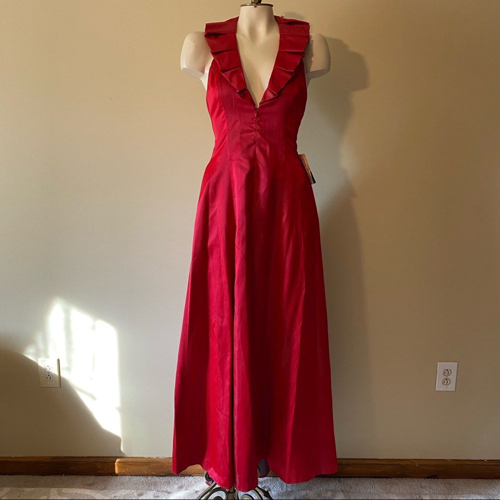 NWT Jessica McClintock Red Deep V neck Halter Formal Dress